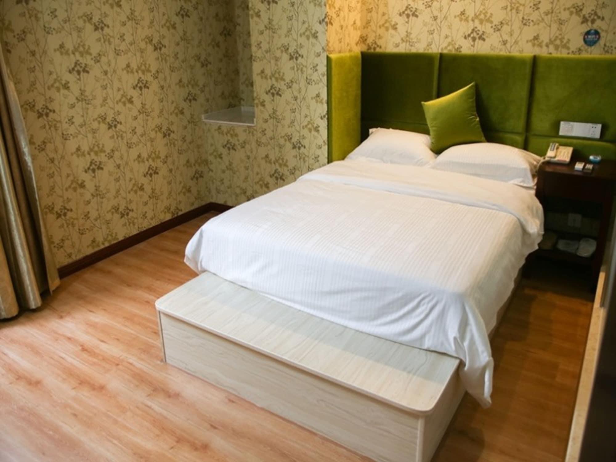 Greentree Inn Jiangsu Zhenjiang Dingmao Industrial Park Wode Square Express Hotel Экстерьер фото