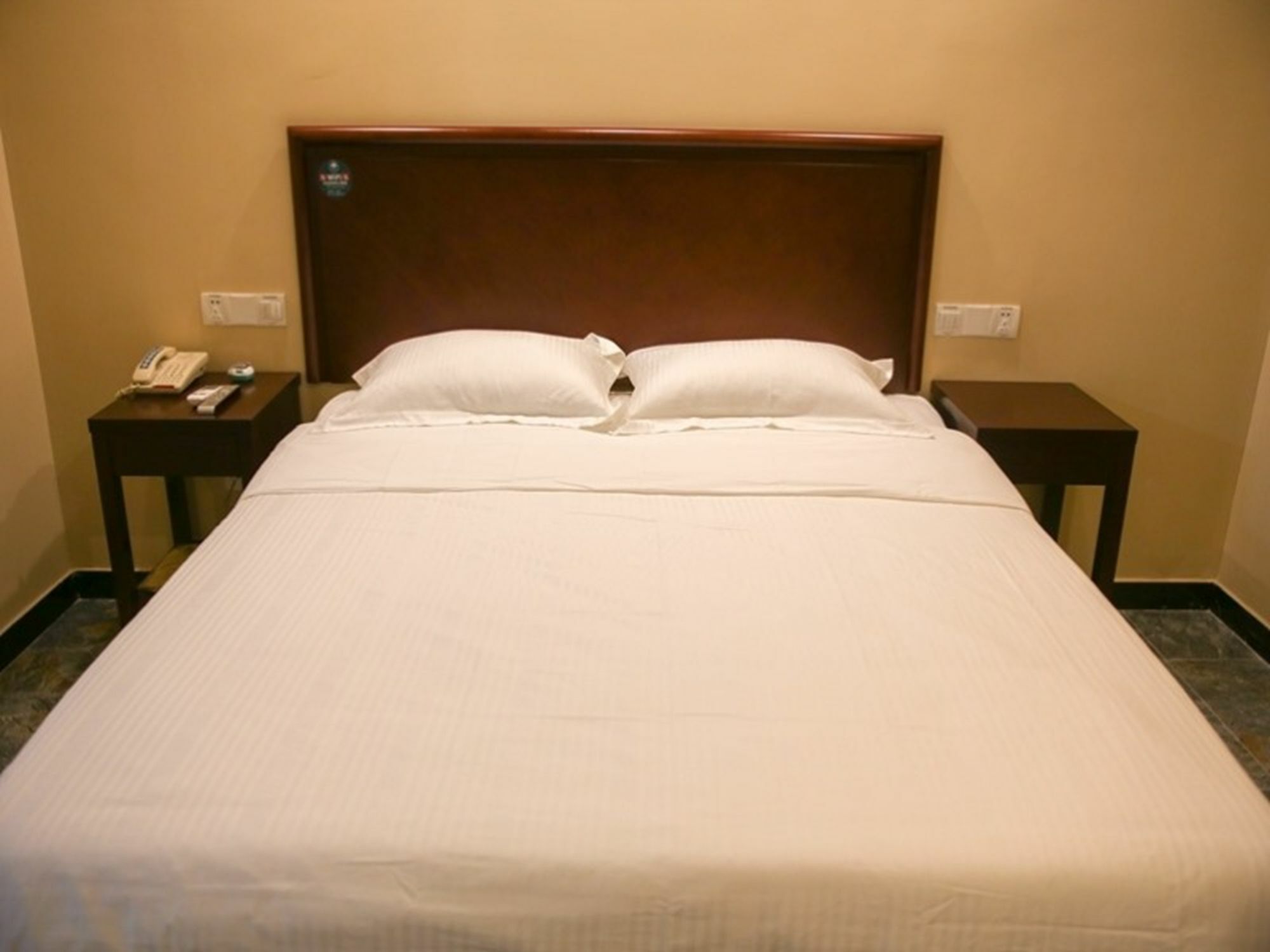 Greentree Inn Jiangsu Zhenjiang Dingmao Industrial Park Wode Square Express Hotel Экстерьер фото