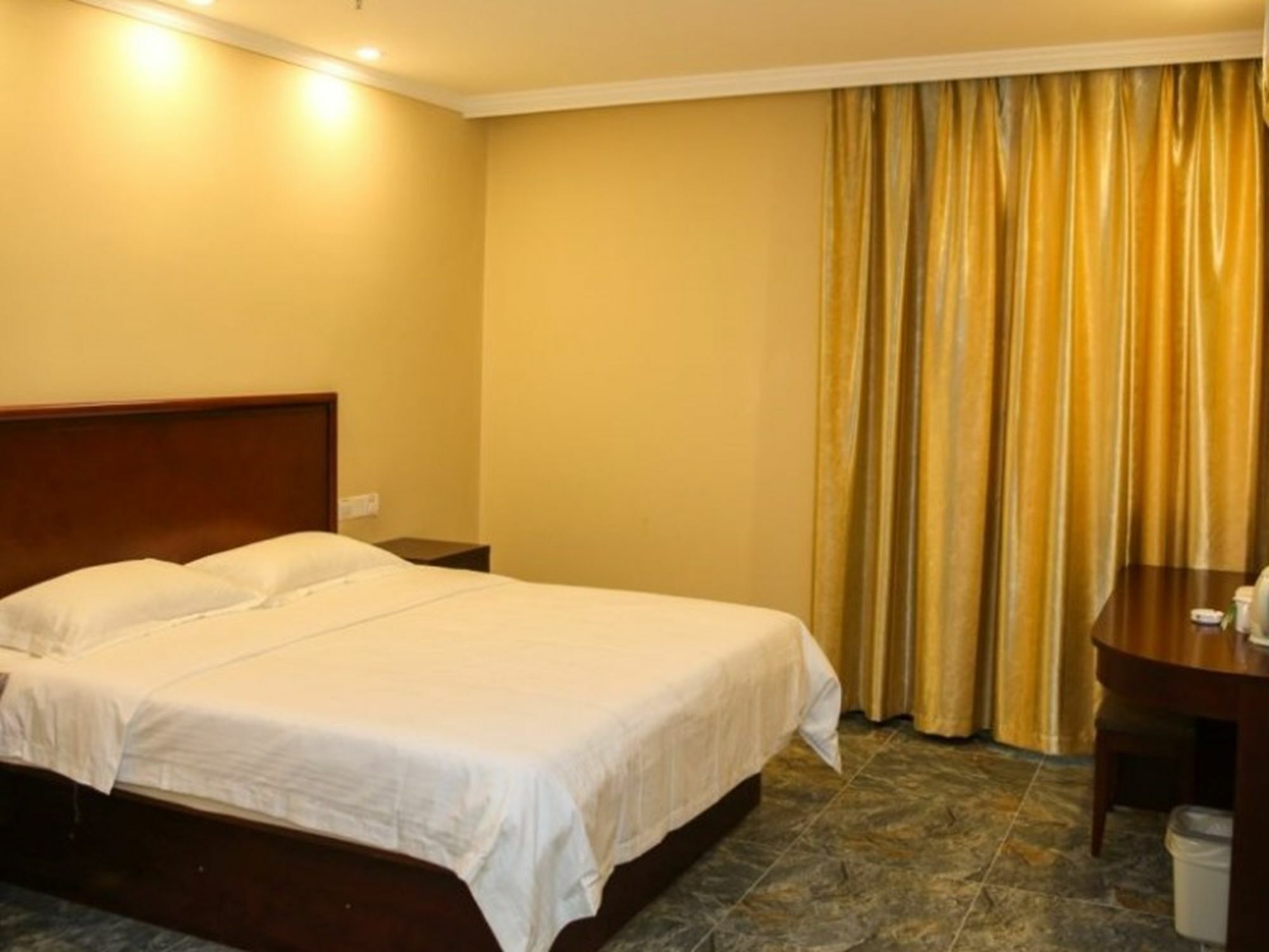Greentree Inn Jiangsu Zhenjiang Dingmao Industrial Park Wode Square Express Hotel Экстерьер фото