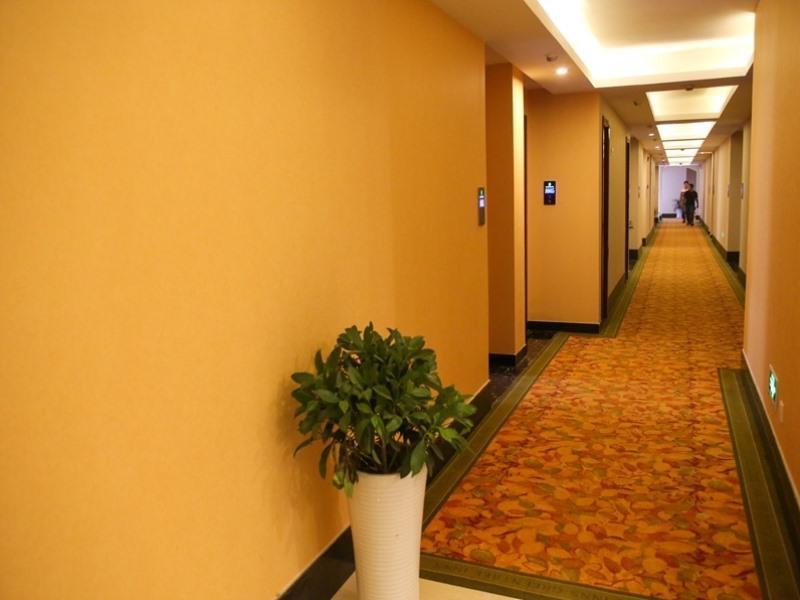 Greentree Inn Jiangsu Zhenjiang Dingmao Industrial Park Wode Square Express Hotel Экстерьер фото